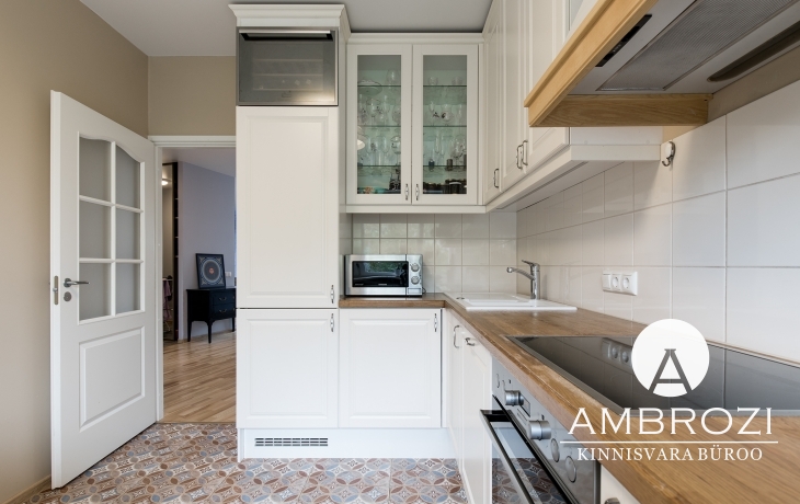 With a favorable atmosphere of comfort and domestic warmth, filled with life and natural light, 3-room apartment, Magdaleena 3