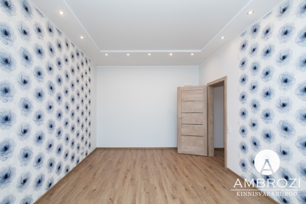 In the heart of the city! Light-filled, spacious and comfortable, renovated 2-bedroom apartment, Liivalaia 32
