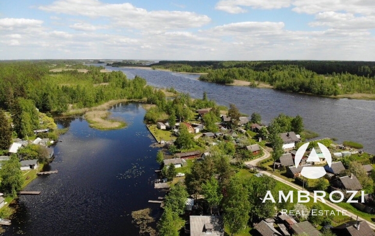 На берегу богатой рыбой реки! В приватном месте "Auvere küla" 2-х этажный деревянный дом с сауной, Ehavalguse AÜ 63