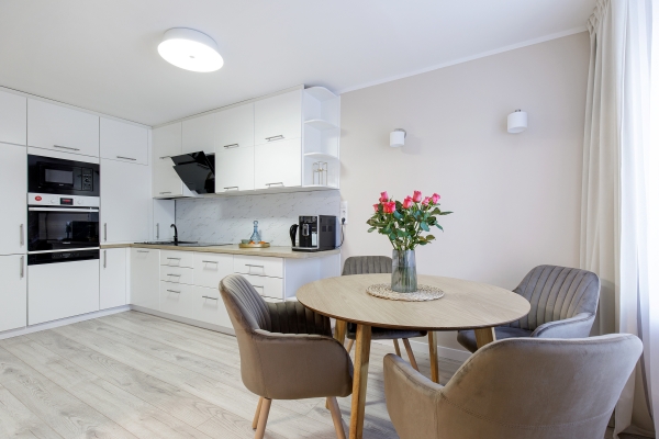 In the greenest and most peaceful area of Tallinn. With a very convenient layout, renovated 3-room apartment with a bay window, Pääsküla 8