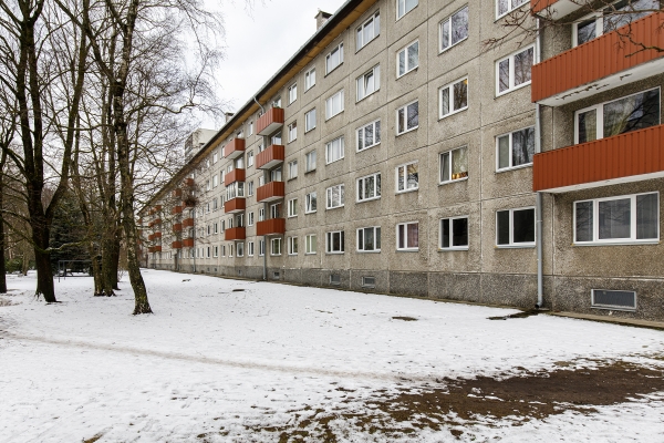 Near the Mustamäe shopping center, clean and tidy 2-room apartment, Tammsaare tee 107!