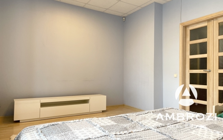 In a house with unique architecture! 4-room apartment near the picturesque sea promenade, V.Majakovski tn 14
