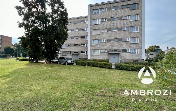 1-room apartment in Jõhvi prepared for repair.