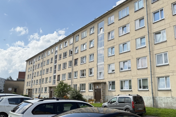 Sillamäe kesklinnas müüa 2-toaline korter aadressil Viru pst 18